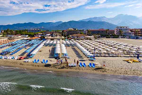 Hotel a Marina di Carrara, zona balneare a due passi da Portovenere e le Cinque Terre